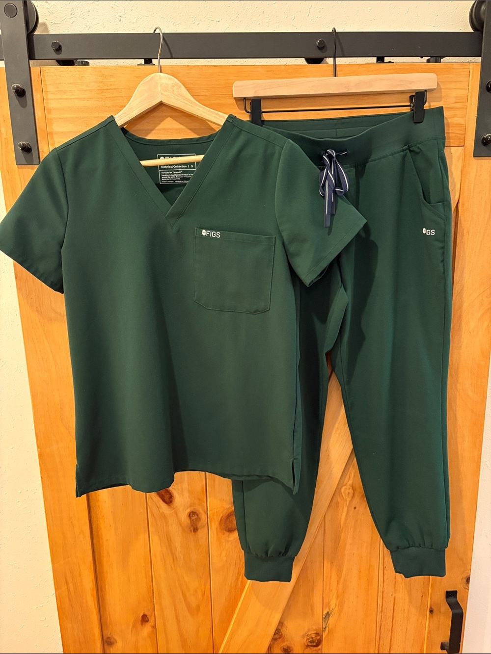 FIGS British Racing Green S Catarina Top & MP Zamora Jogger